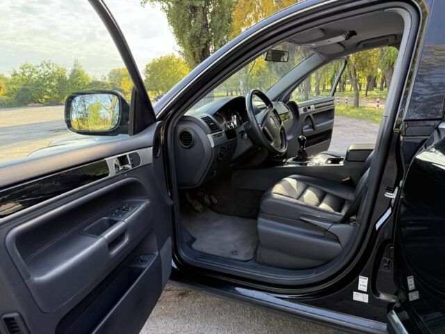 Черный Фольксваген Туарег, объемом двигателя 2.5 л и пробегом 232 тыс. км за 5950 $, фото 13 на Automoto.ua