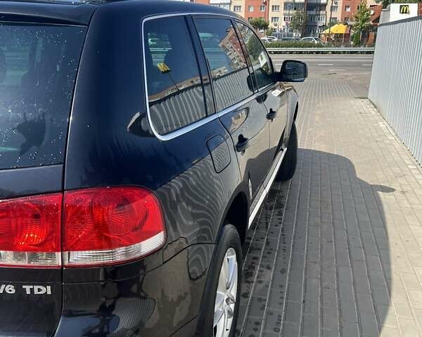 Черный Фольксваген Туарег, объемом двигателя 3 л и пробегом 250 тыс. км за 9700 $, фото 3 на Automoto.ua