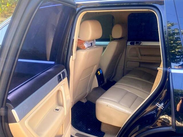 Черный Фольксваген Туарег, объемом двигателя 3 л и пробегом 380 тыс. км за 8200 $, фото 8 на Automoto.ua