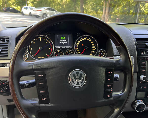 Чорний Фольксваген Туарег, об'ємом двигуна 3 л та пробігом 280 тис. км за 11000 $, фото 1 на Automoto.ua