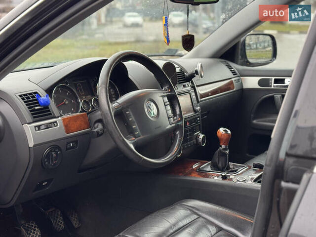 Черный Фольксваген Туарег, объемом двигателя 2.97 л и пробегом 421 тыс. км за 8000 $, фото 11 на Automoto.ua