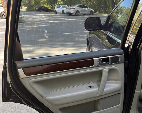 Чорний Фольксваген Туарег, об'ємом двигуна 3 л та пробігом 280 тис. км за 11000 $, фото 4 на Automoto.ua