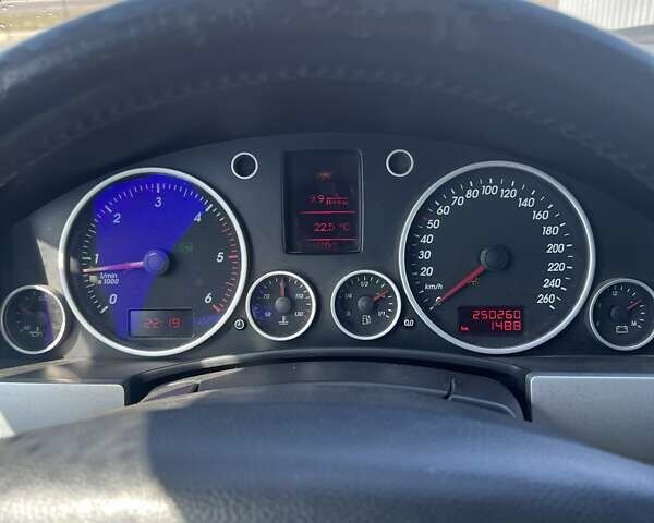 Черный Фольксваген Туарег, объемом двигателя 3 л и пробегом 250 тыс. км за 9700 $, фото 6 на Automoto.ua