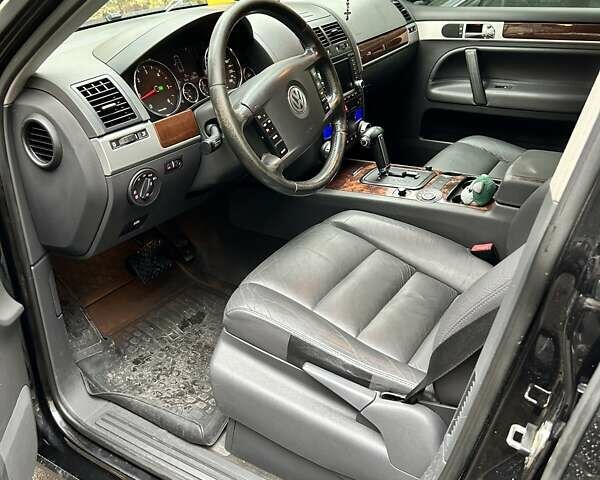 Черный Фольксваген Туарег, объемом двигателя 3 л и пробегом 330 тыс. км за 6800 $, фото 3 на Automoto.ua