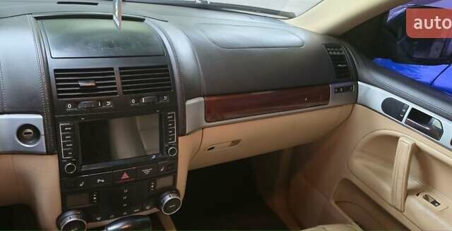 Черный Фольксваген Туарег, объемом двигателя 3.2 л и пробегом 360 тыс. км за 9500 $, фото 9 на Automoto.ua