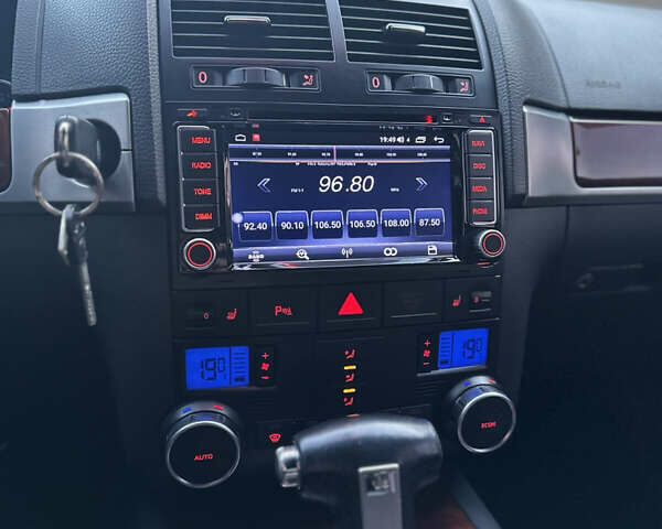 Чорний Фольксваген Туарег, об'ємом двигуна 3.2 л та пробігом 520 тис. км за 7600 $, фото 3 на Automoto.ua