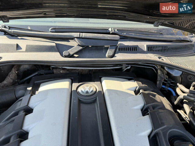Черный Фольксваген Туарег, объемом двигателя 3 л и пробегом 340 тыс. км за 7500 $, фото 29 на Automoto.ua