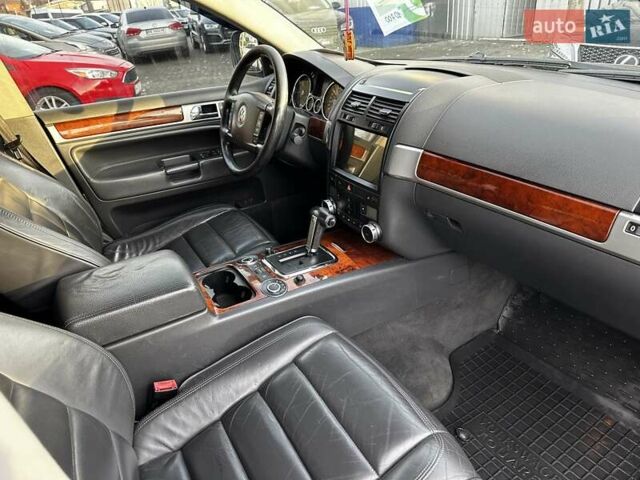 Черный Фольксваген Туарег, объемом двигателя 3 л и пробегом 250 тыс. км за 9700 $, фото 7 на Automoto.ua