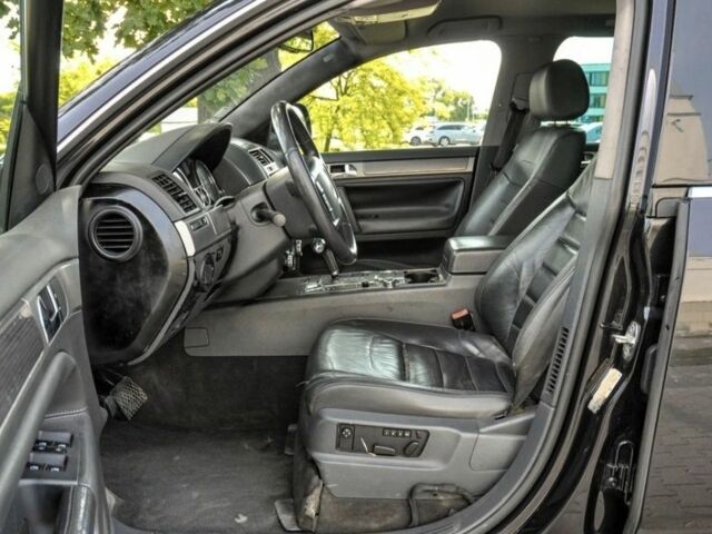 Черный Фольксваген Туарег, объемом двигателя 3 л и пробегом 215 тыс. км за 3333 $, фото 6 на Automoto.ua