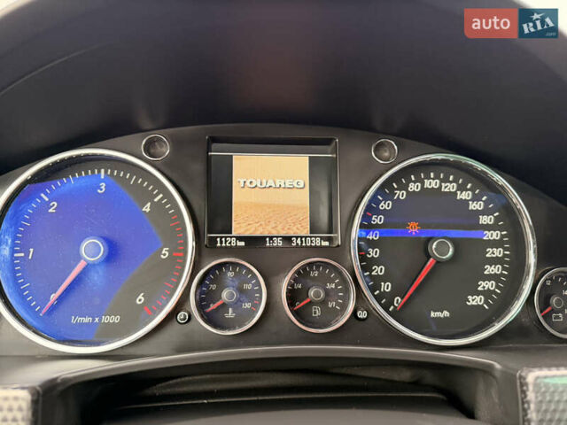 Черный Фольксваген Туарег, объемом двигателя 4.9 л и пробегом 340 тыс. км за 6900 $, фото 113 на Automoto.ua