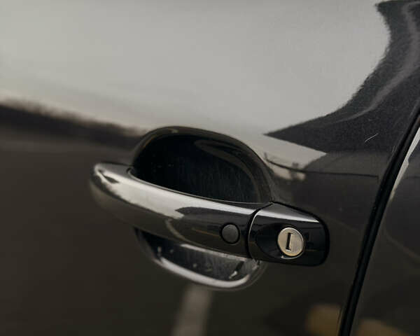 Черный Фольксваген Туарег, объемом двигателя 4.9 л и пробегом 340 тыс. км за 6900 $, фото 45 на Automoto.ua