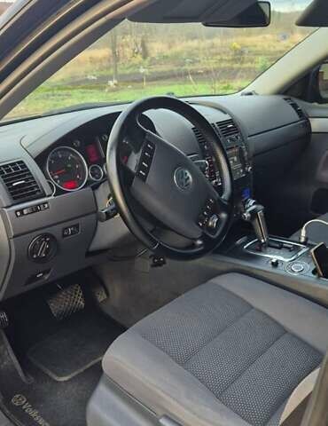 Черный Фольксваген Туарег, объемом двигателя 2.97 л и пробегом 343 тыс. км за 10000 $, фото 17 на Automoto.ua