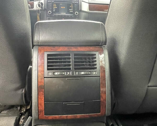 Черный Фольксваген Туарег, объемом двигателя 2.46 л и пробегом 330 тыс. км за 10500 $, фото 16 на Automoto.ua