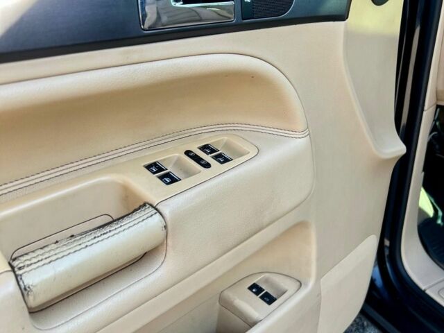 Черный Фольксваген Туарег, объемом двигателя 3 л и пробегом 295 тыс. км за 6900 $, фото 16 на Automoto.ua