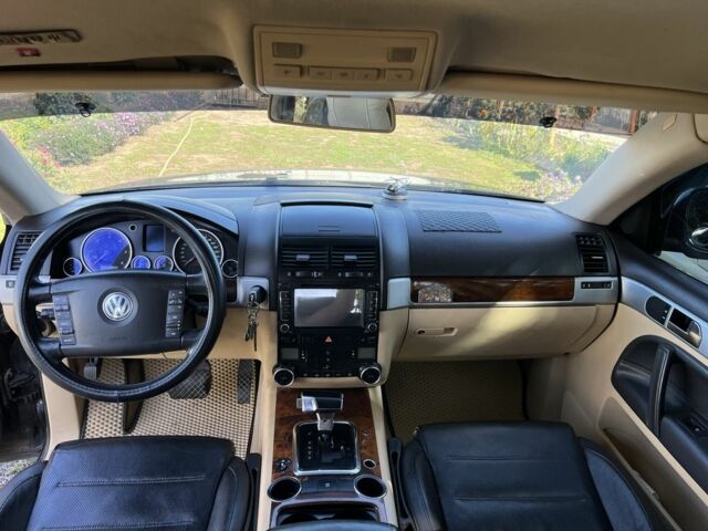 Черный Фольксваген Туарег, объемом двигателя 2.5 л и пробегом 253 тыс. км за 9100 $, фото 6 на Automoto.ua