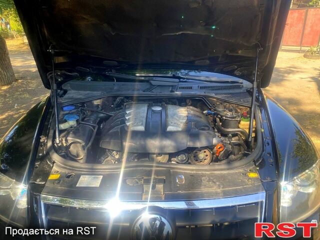 Черный Фольксваген Туарег, объемом двигателя 3 л и пробегом 380 тыс. км за 8200 $, фото 5 на Automoto.ua