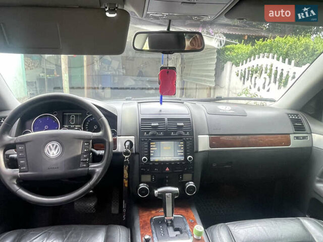 Черный Фольксваген Туарег, объемом двигателя 2.46 л и пробегом 330 тыс. км за 10500 $, фото 18 на Automoto.ua