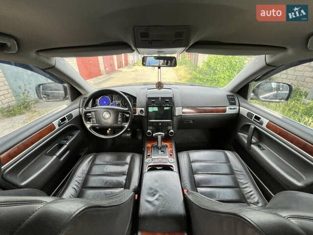 Чорний Фольксваген Туарег, об'ємом двигуна 3 л та пробігом 230 тис. км за 14000 $, фото 31 на Automoto.ua