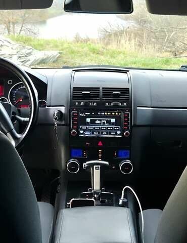 Черный Фольксваген Туарег, объемом двигателя 2.97 л и пробегом 343 тыс. км за 10000 $, фото 12 на Automoto.ua