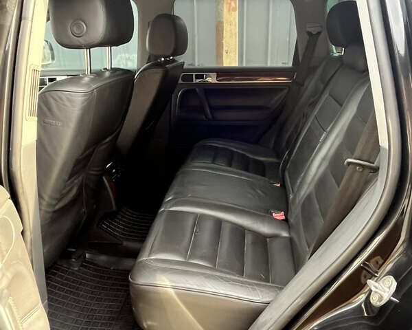 Чорний Фольксваген Туарег, об'ємом двигуна 3 л та пробігом 230 тис. км за 14000 $, фото 26 на Automoto.ua