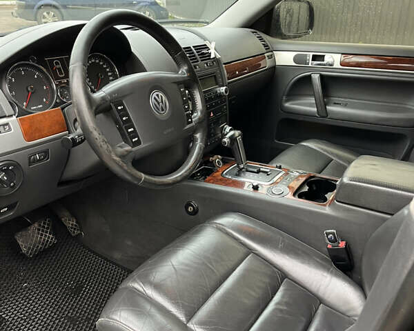 Черный Фольксваген Туарег, объемом двигателя 2.97 л и пробегом 301 тыс. км за 8950 $, фото 13 на Automoto.ua