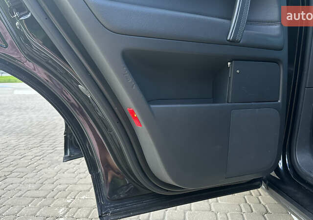 Черный Фольксваген Туарег, объемом двигателя 2.97 л и пробегом 281 тыс. км за 10500 $, фото 9 на Automoto.ua