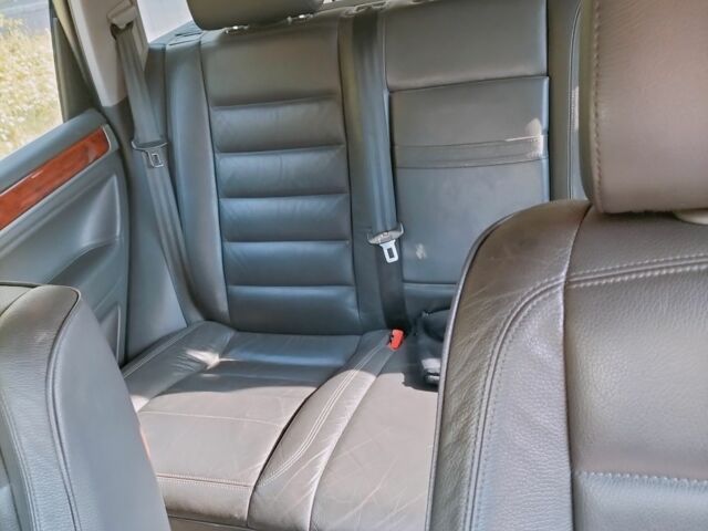 Черный Фольксваген Туарег, объемом двигателя 2.5 л и пробегом 280 тыс. км за 8000 $, фото 1 на Automoto.ua