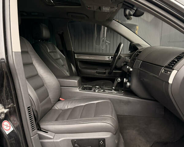 Черный Фольксваген Туарег, объемом двигателя 4.9 л и пробегом 340 тыс. км за 6900 $, фото 69 на Automoto.ua