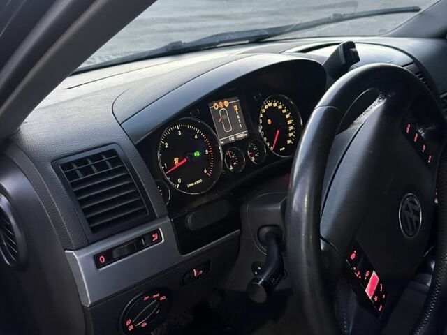 Черный Фольксваген Туарег, объемом двигателя 3 л и пробегом 446 тыс. км за 5650 $, фото 7 на Automoto.ua