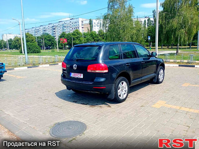 Черный Фольксваген Туарег, объемом двигателя 3.2 л и пробегом 318 тыс. км за 4950 $, фото 2 на Automoto.ua