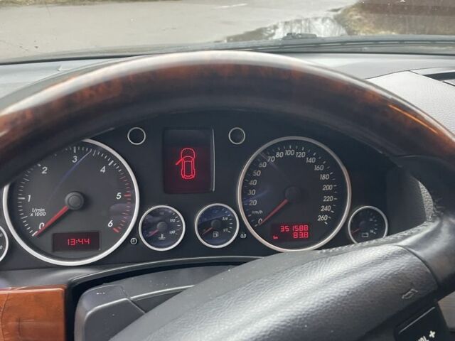 Чорний Фольксваген Туарег, об'ємом двигуна 2.5 л та пробігом 351 тис. км за 10000 $, фото 11 на Automoto.ua