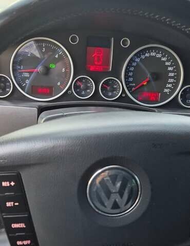 Черный Фольксваген Туарег, объемом двигателя 2.97 л и пробегом 343 тыс. км за 10000 $, фото 13 на Automoto.ua