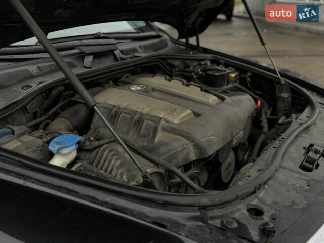 Черный Фольксваген Туарег, объемом двигателя 2.97 л и пробегом 421 тыс. км за 8000 $, фото 13 на Automoto.ua