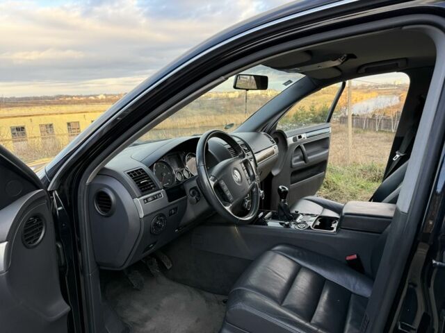 Черный Фольксваген Туарег, объемом двигателя 2.5 л и пробегом 232 тыс. км за 5750 $, фото 13 на Automoto.ua