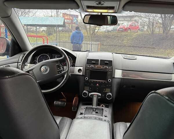 Чорний Фольксваген Туарег, об'ємом двигуна 4.92 л та пробігом 340 тис. км за 6500 $, фото 9 на Automoto.ua