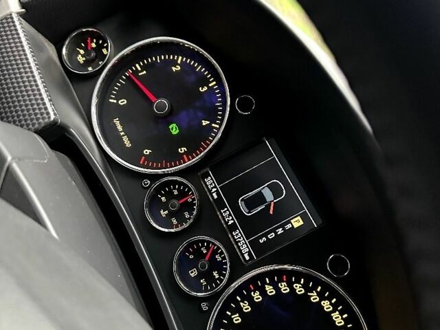 Черный Фольксваген Туарег, объемом двигателя 3 л и пробегом 337 тыс. км за 11000 $, фото 5 на Automoto.ua