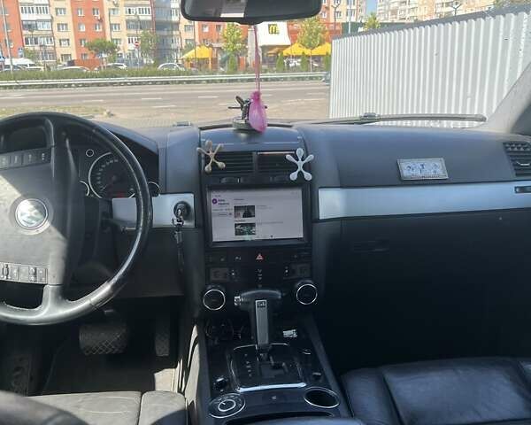 Черный Фольксваген Туарег, объемом двигателя 3 л и пробегом 250 тыс. км за 9700 $, фото 5 на Automoto.ua