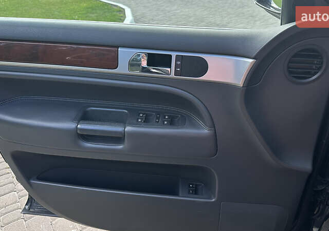 Черный Фольксваген Туарег, объемом двигателя 2.97 л и пробегом 281 тыс. км за 10500 $, фото 4 на Automoto.ua