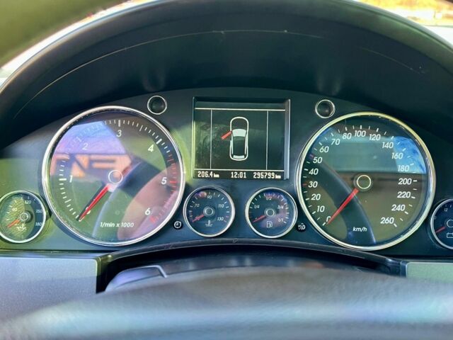 Черный Фольксваген Туарег, объемом двигателя 3 л и пробегом 295 тыс. км за 6900 $, фото 17 на Automoto.ua