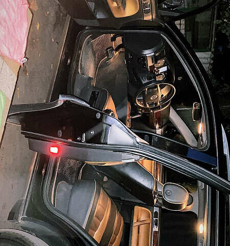 Черный Фольксваген Туарег, объемом двигателя 4.92 л и пробегом 240 тыс. км за 9200 $, фото 2 на Automoto.ua