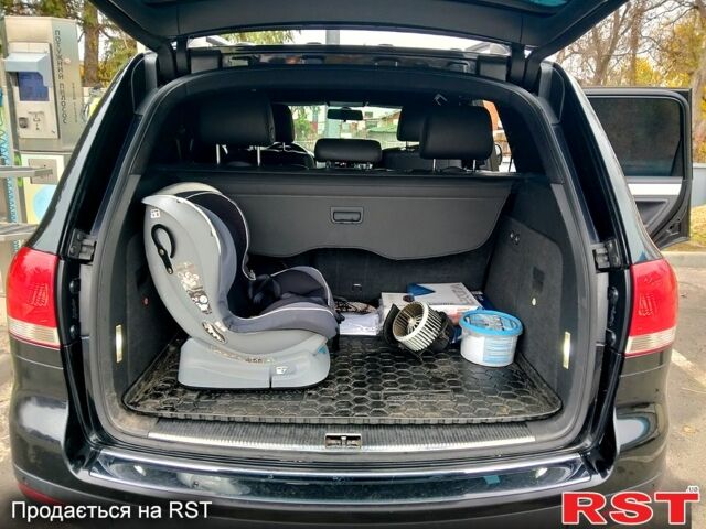 Чорний Фольксваген Туарег, об'ємом двигуна 3 л та пробігом 307 тис. км за 9350 $, фото 8 на Automoto.ua