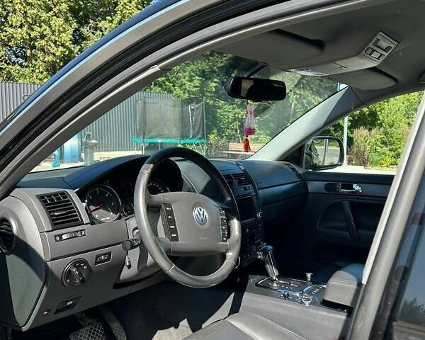 Чорний Фольксваген Туарег, об'ємом двигуна 3 л та пробігом 247 тис. км за 10200 $, фото 7 на Automoto.ua