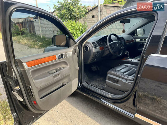 Чорний Фольксваген Туарег, об'ємом двигуна 3 л та пробігом 230 тис. км за 14000 $, фото 20 на Automoto.ua