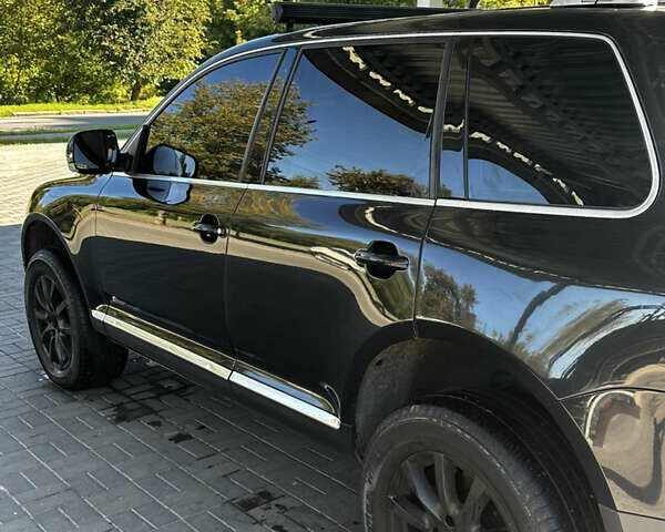 Черный Фольксваген Туарег, объемом двигателя 5 л и пробегом 270 тыс. км за 8750 $, фото 3 на Automoto.ua