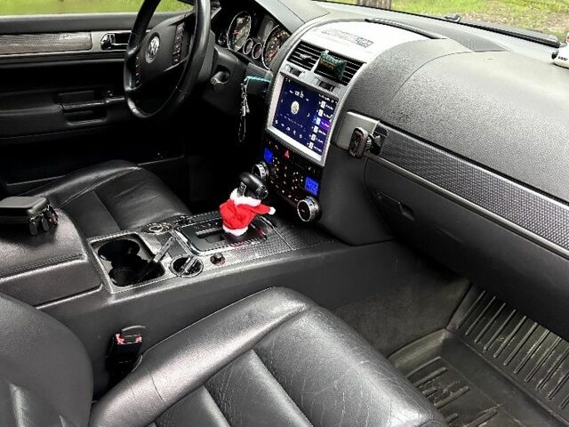 Черный Фольксваген Туарег, объемом двигателя 3 л и пробегом 337 тыс. км за 11000 $, фото 2 на Automoto.ua