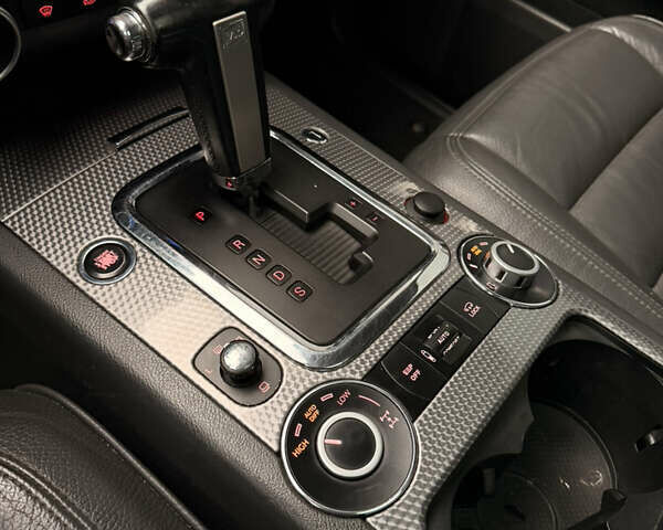 Черный Фольксваген Туарег, объемом двигателя 4.9 л и пробегом 340 тыс. км за 6900 $, фото 99 на Automoto.ua