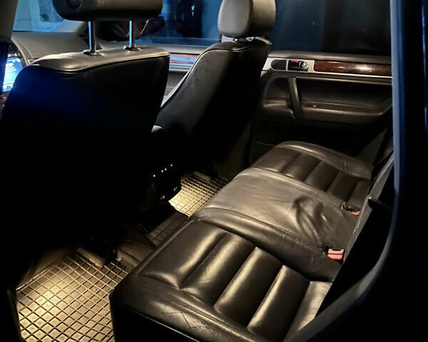 Чорний Фольксваген Туарег, об'ємом двигуна 3 л та пробігом 230 тис. км за 14000 $, фото 42 на Automoto.ua