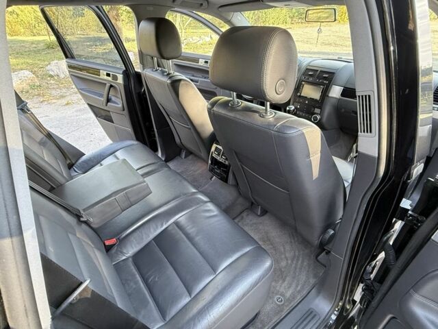 Черный Фольксваген Туарег, объемом двигателя 2.5 л и пробегом 232 тыс. км за 5950 $, фото 17 на Automoto.ua