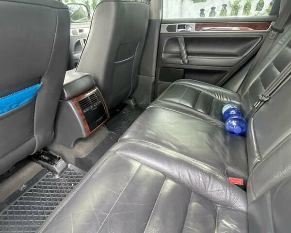 Черный Фольксваген Туарег, объемом двигателя 2.46 л и пробегом 330 тыс. км за 10500 $, фото 15 на Automoto.ua