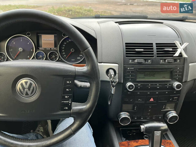 Черный Фольксваген Туарег, объемом двигателя 2.97 л и пробегом 301 тыс. км за 8950 $, фото 14 на Automoto.ua
